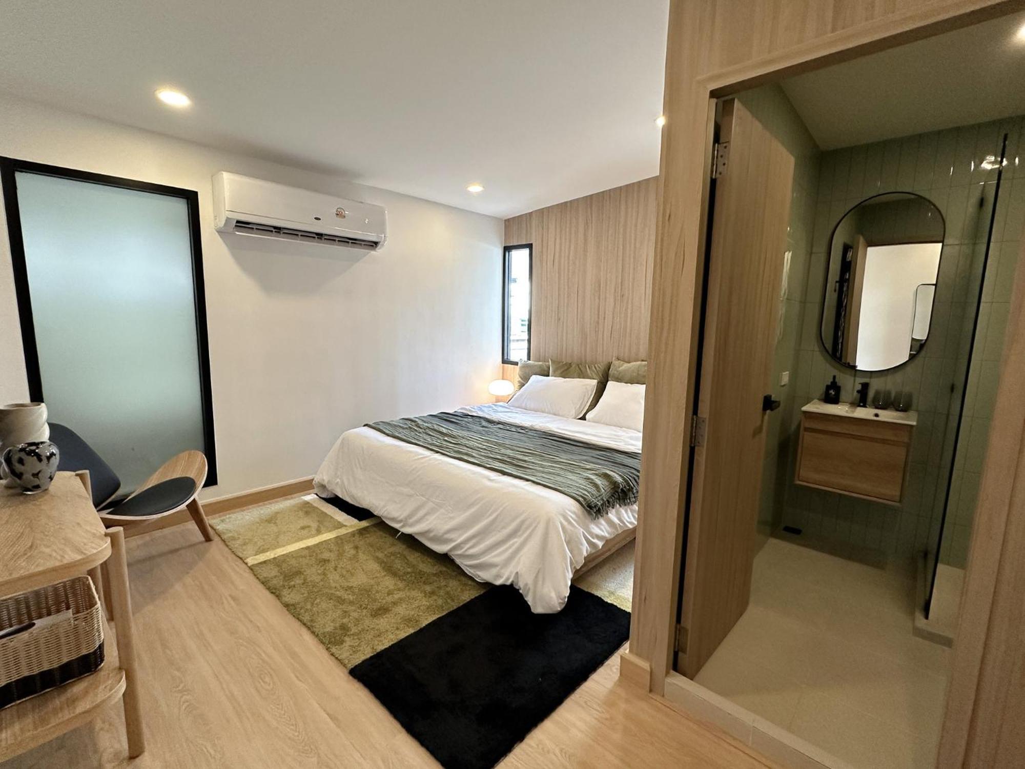 3 Bed 3 Bath / Luxury / 1 Min Walk To Bts Asok * กรุงเทพมหานคร