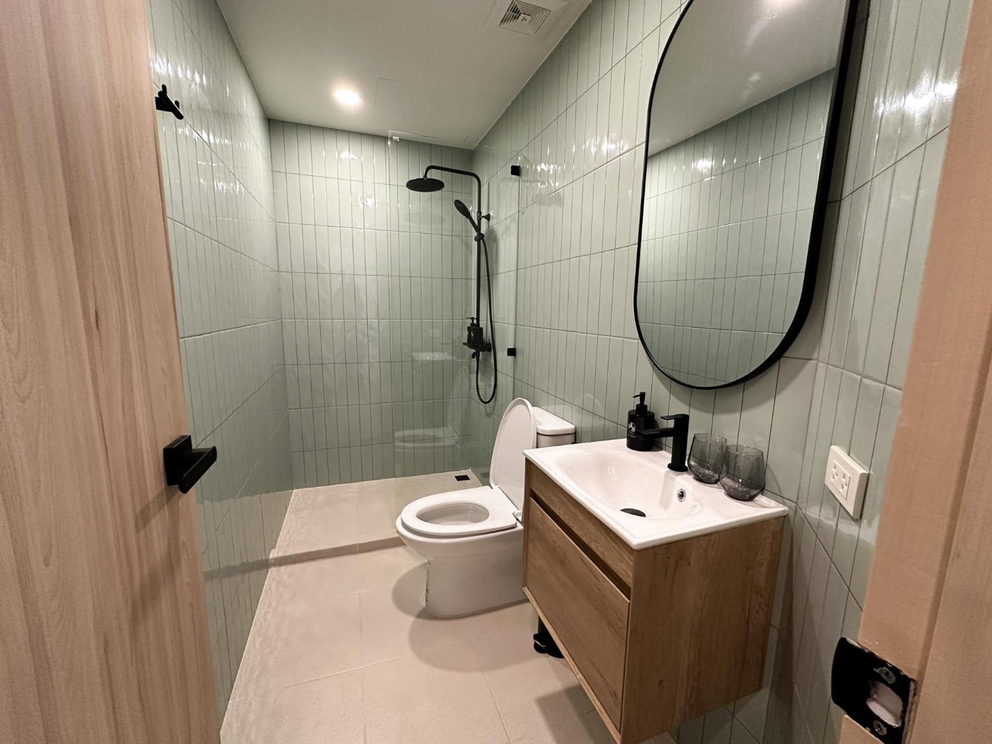อพาร์ทเม้น 3 Bed 3 Bath / Luxury / 1 Min Walk To Bts Asok กรุงเทพมหานคร