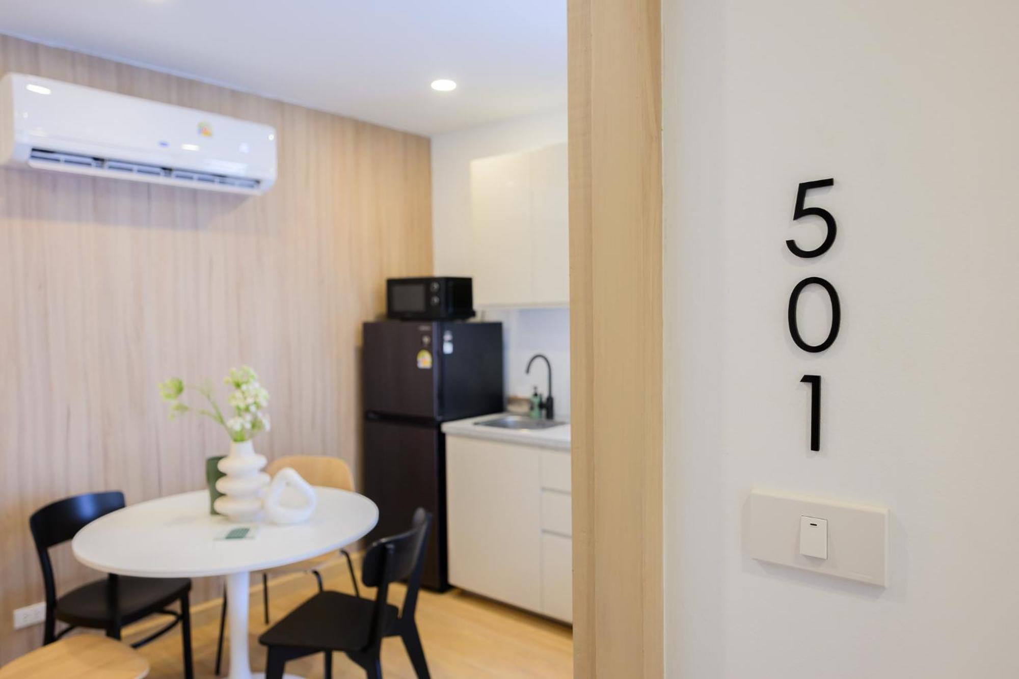 3 Bed 3 Bath / Luxury / 1 Min Walk To Bts Asok กรุงเทพมหานคร